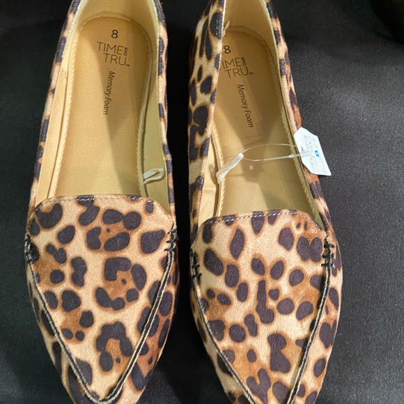 Women’s Time & Tru Leopard Print Point Toe Flats - Picture 9 of 12